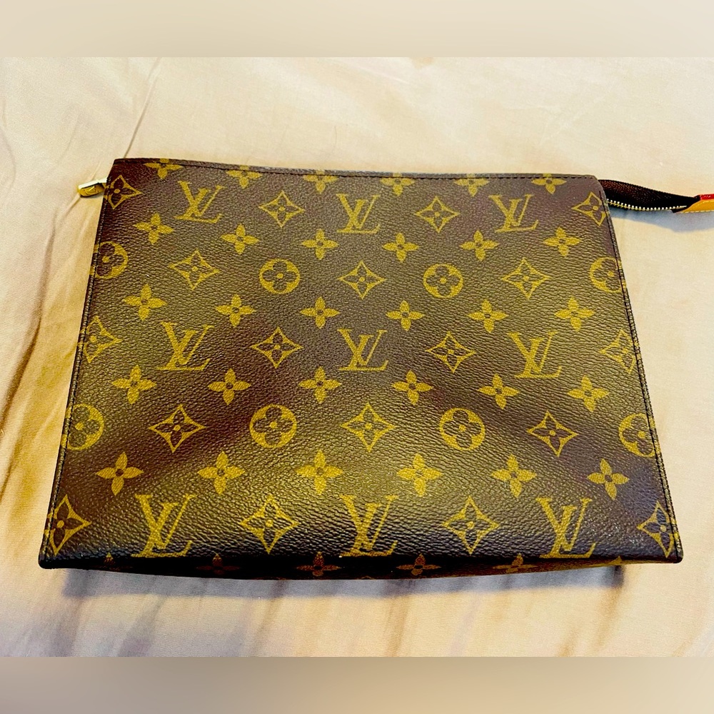Louis Vuitton toiletry pouch 26 cosmetic bag clutch